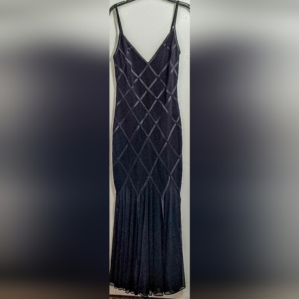 TADASHI Shoji Exquisite Elegant Gown - Picture 6 of 9